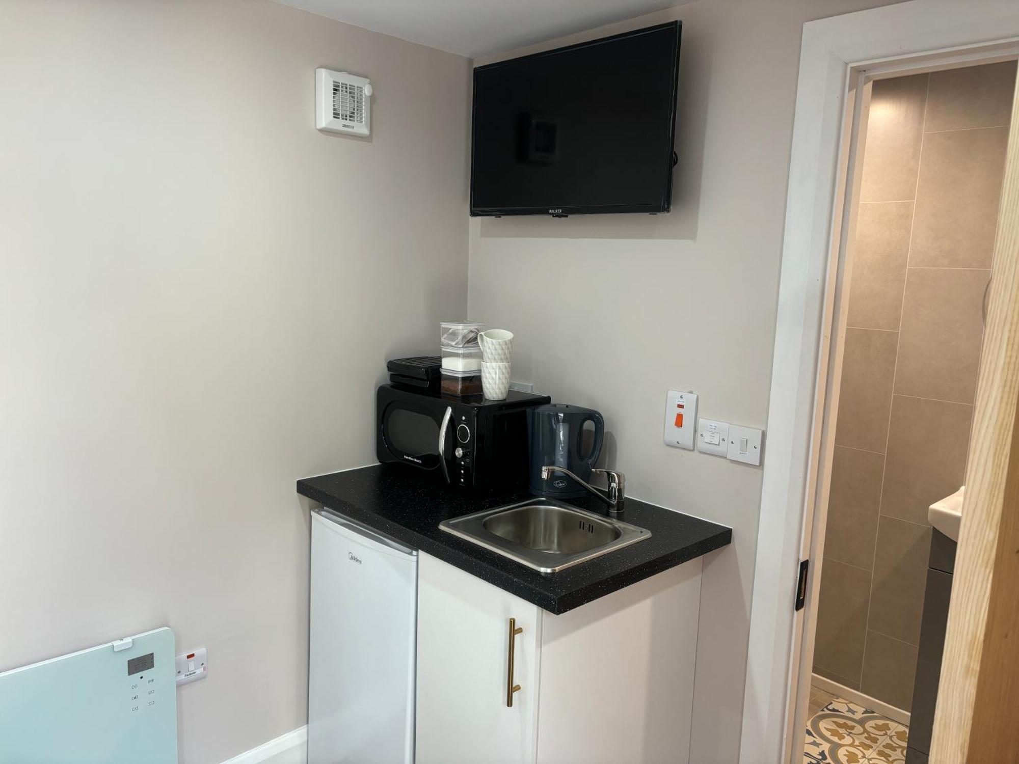 Private Detached Small Bedroom And Bathroom Only- This Is Not An Apartment Butlersbridge Luaran gambar