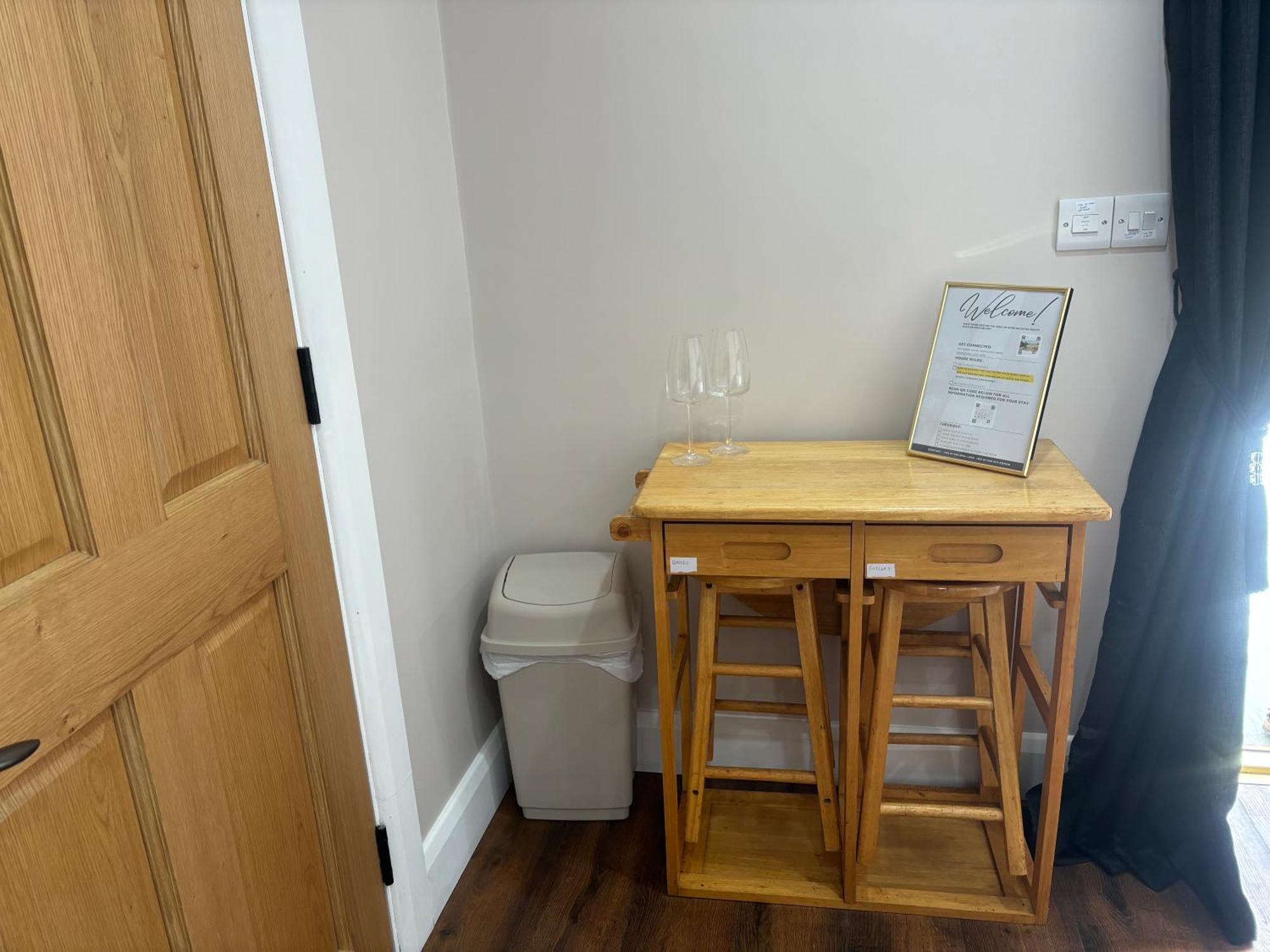 Private Detached Small Bedroom And Bathroom Only- This Is Not An Apartment Butlersbridge Luaran gambar