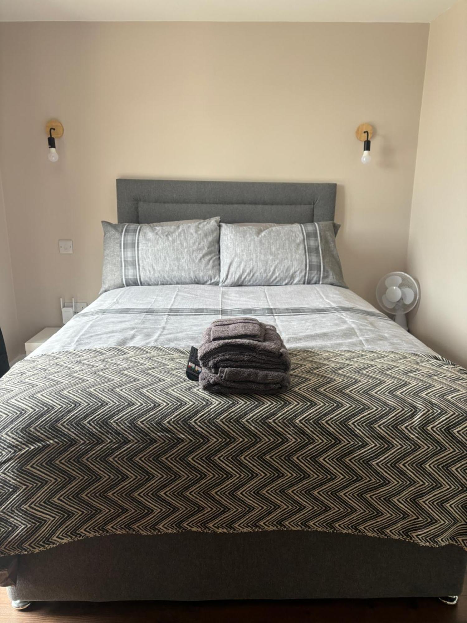 Private Detached Small Bedroom And Bathroom Only- This Is Not An Apartment Butlersbridge Luaran gambar