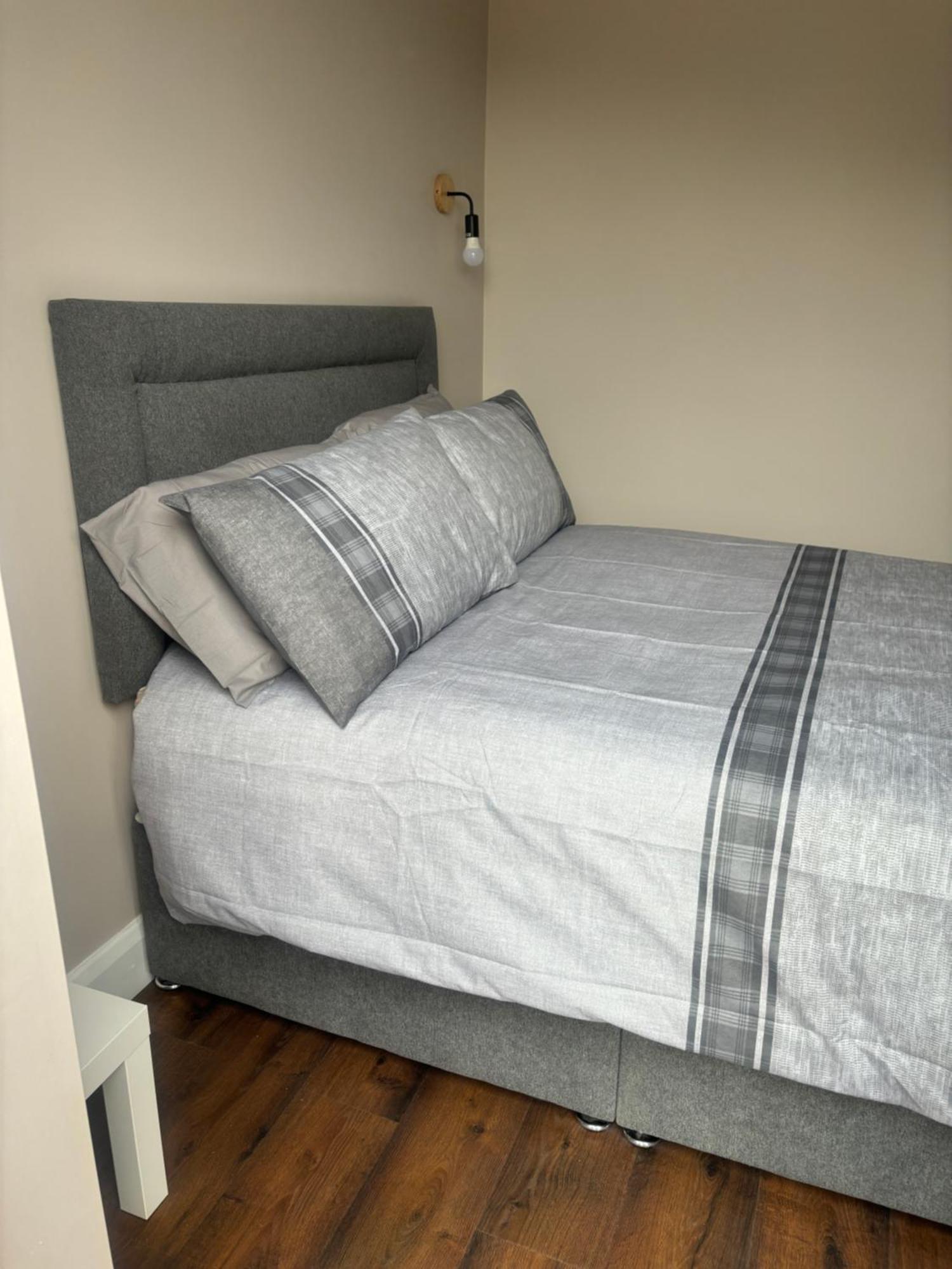 Private Detached Small Bedroom And Bathroom Only- This Is Not An Apartment Butlersbridge Luaran gambar
