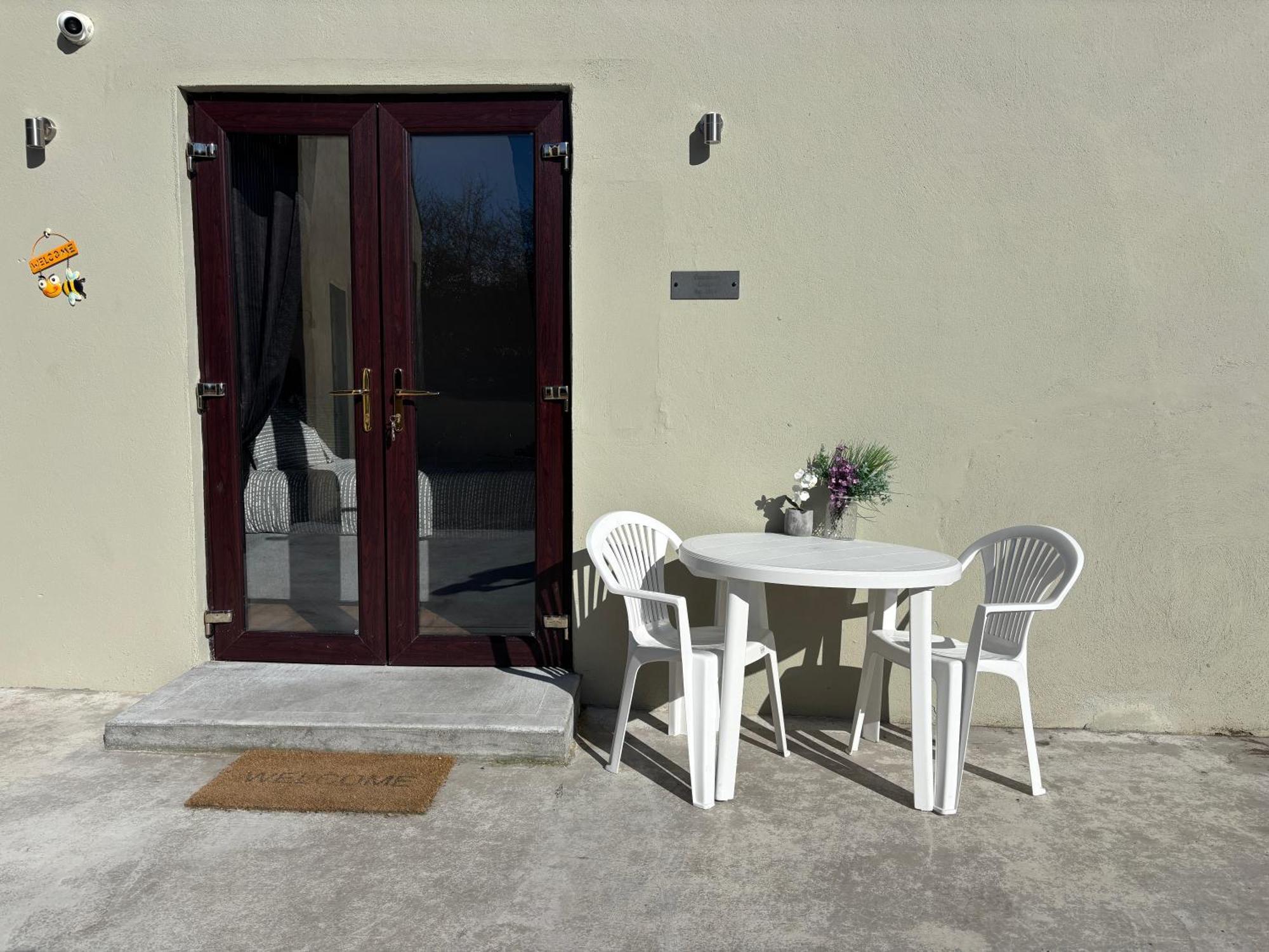 Private Detached Small Bedroom And Bathroom Only- This Is Not An Apartment Butlersbridge Luaran gambar